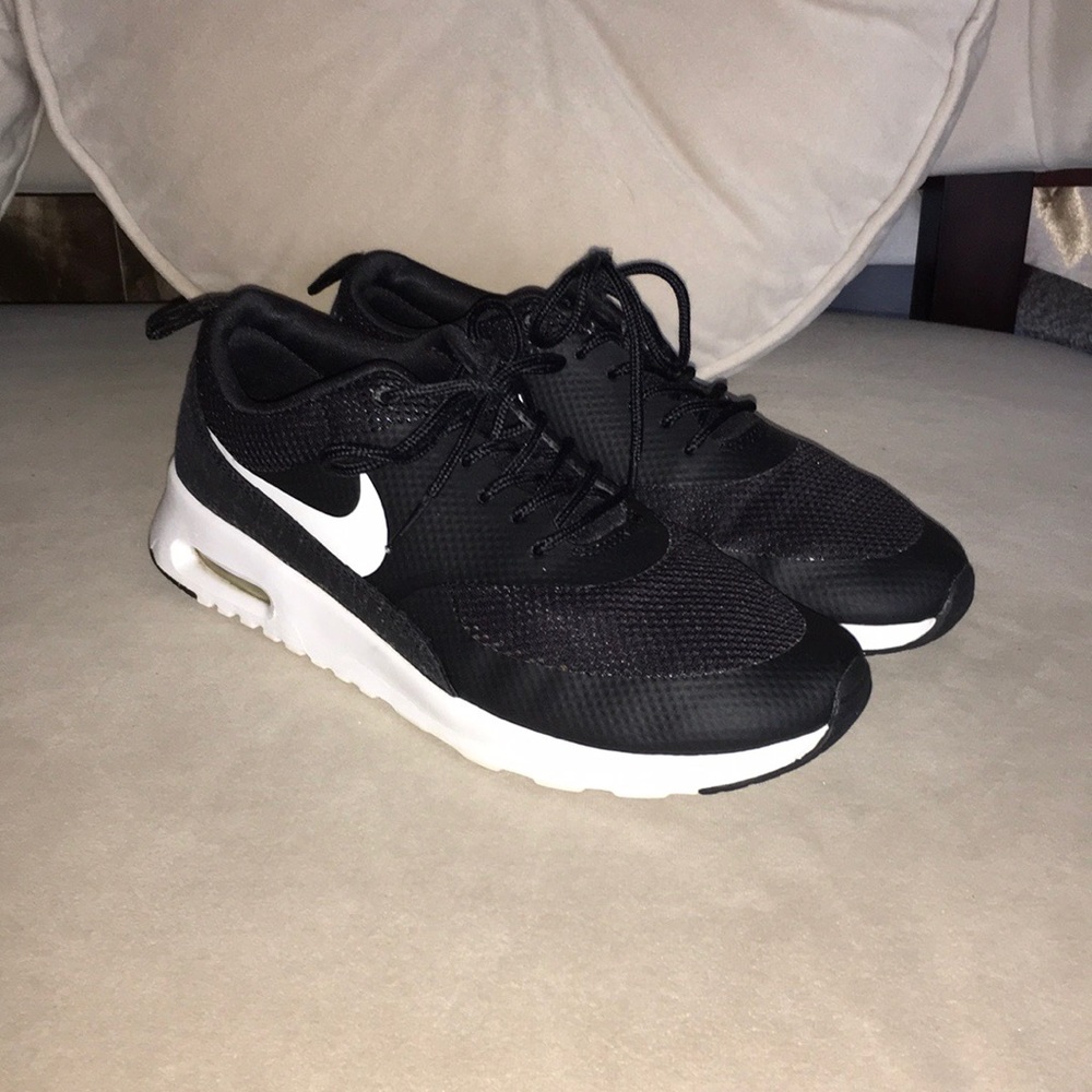 Size 8 Nike Air Max Thea - Picture 1 of 3